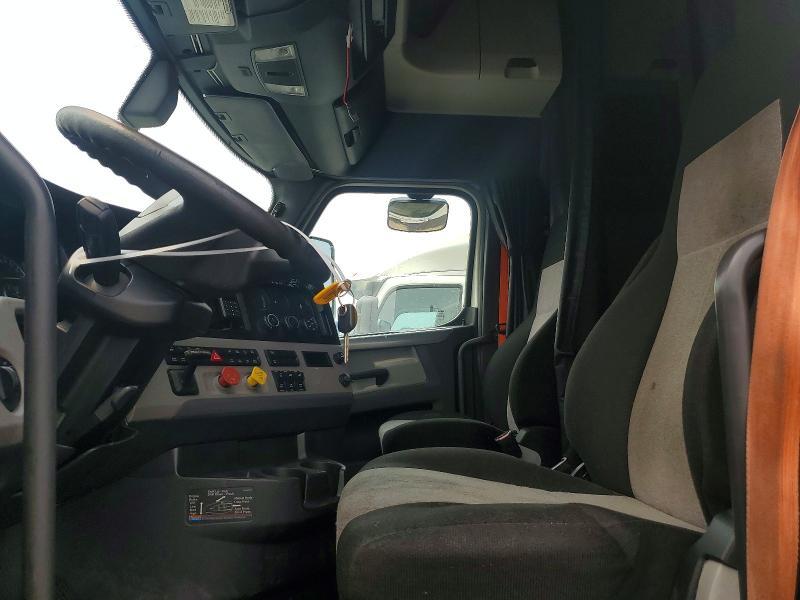 2019 FREIGHTLINER CASCADIA 126 SEMI TRUCK — Фото 7 из 14