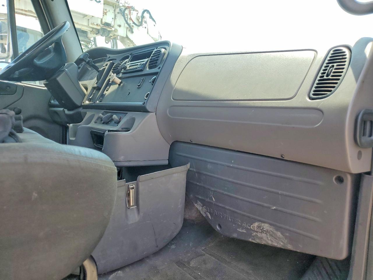 2012 FREIGHTLINER M2 106 MEDIUM DUTY — Фото 8 из 12