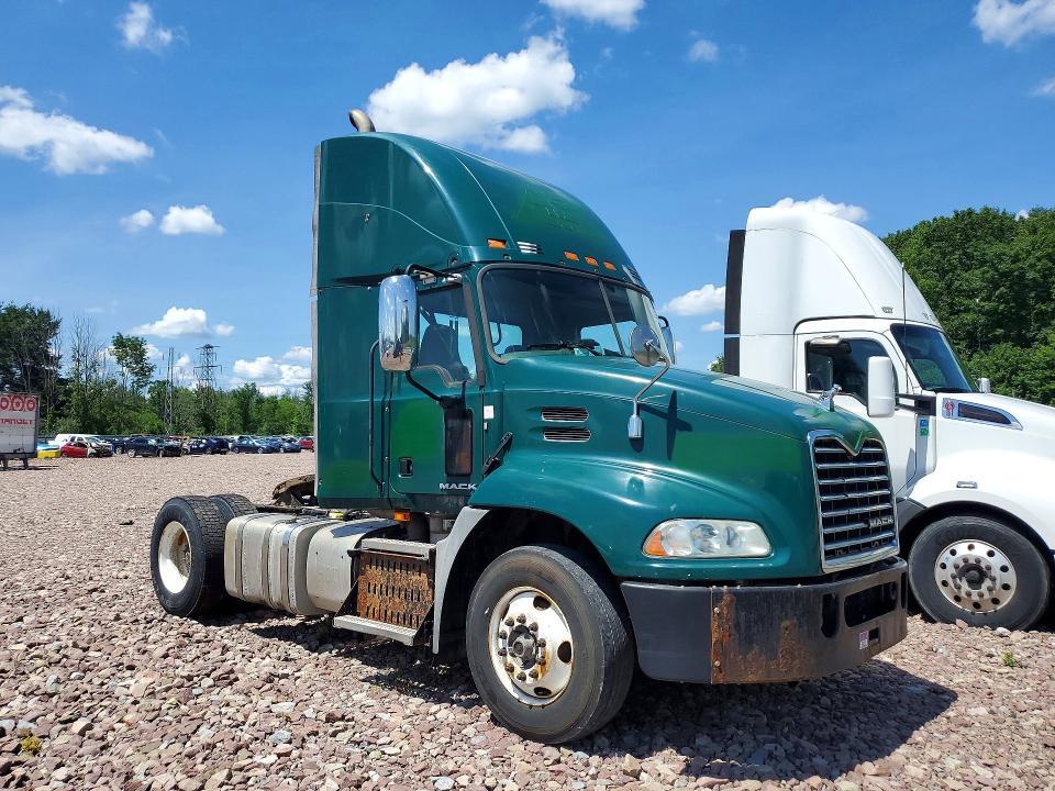 2017 MACK CXU612 SEMI TRUCK — Фото 4 из 13