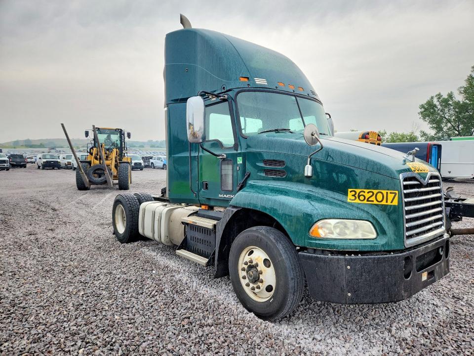 2017 MACK CXU612 SEMI TRUCK — Фото 4 из 13