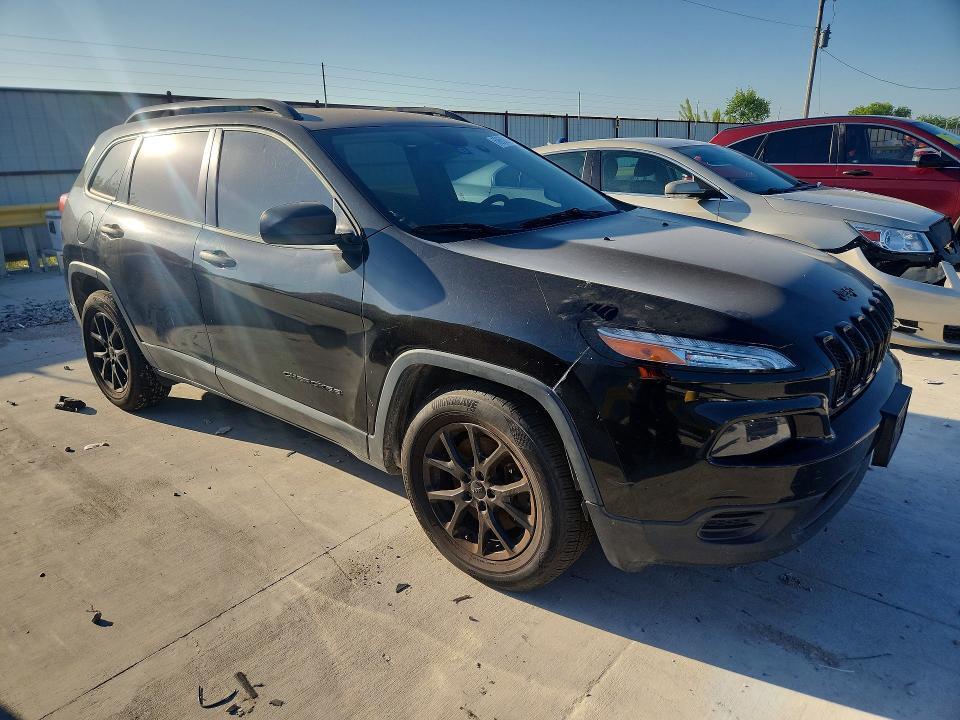 1C4PJLAS9HW597736 2017 JEEP CHEROKEE photo no. 4