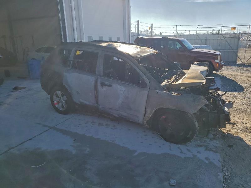 1C4NJDBB3GD756367 2016 JEEP COMPASS photo no. 4