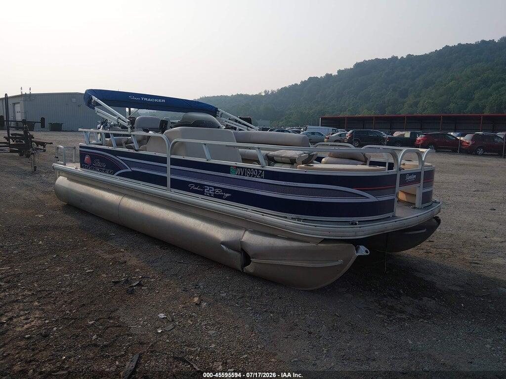 00000BUJ01479E415 2018 SUNTRACKER PONTOON photo no. 1