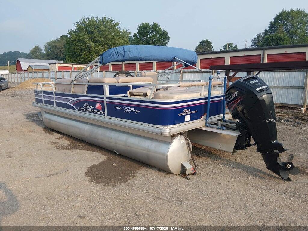00000BUJ01479E415 2018 SUNTRACKER PONTOON photo no. 3