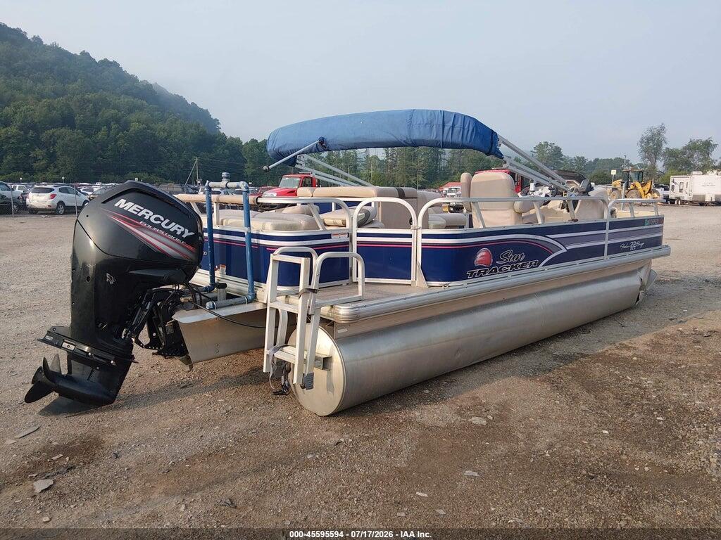 00000BUJ01479E415 2018 SUNTRACKER PONTOON photo no. 4
