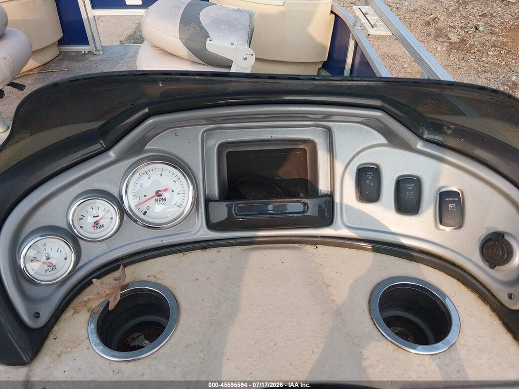 00000BUJ01479E415 2018 SUNTRACKER PONTOON photo no. 7