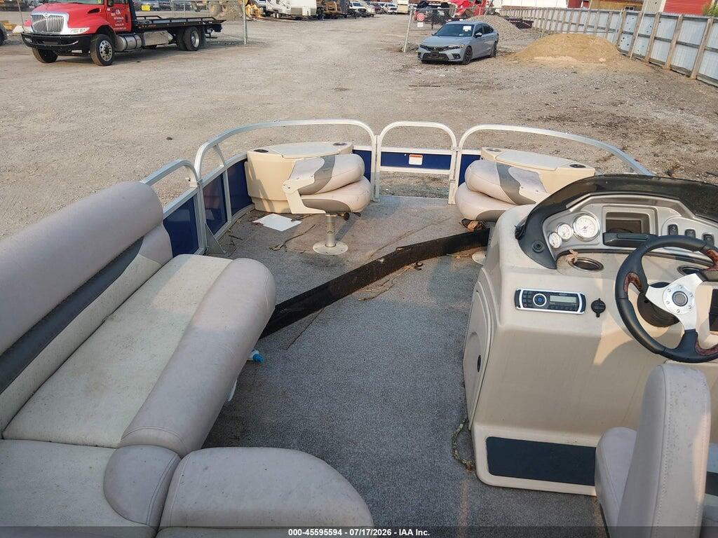 00000BUJ01479E415 2018 SUNTRACKER PONTOON photo no. 8