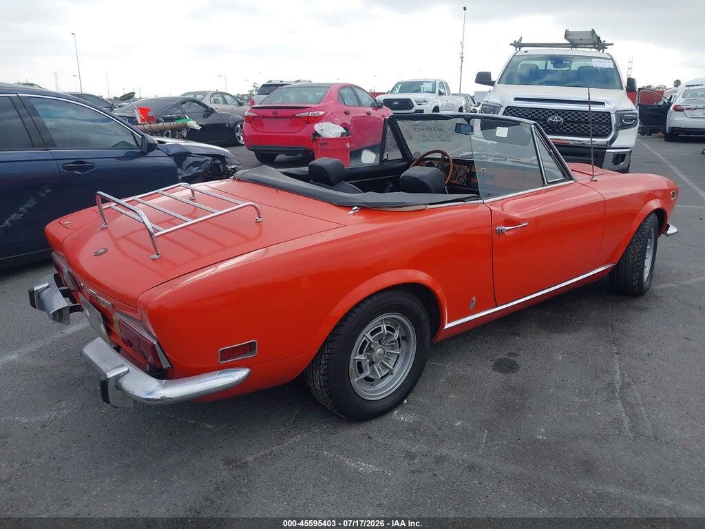 0000124CS10074212 1974 FIAT 124 photo no. 4