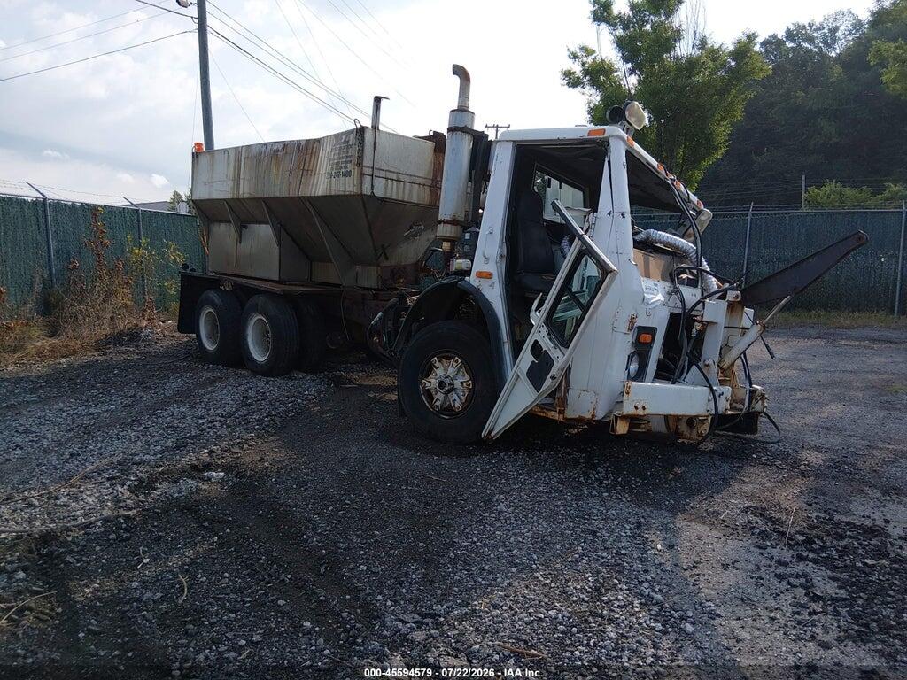 1M2AC07C83M007265 2003 MACK 600 photo no. 1