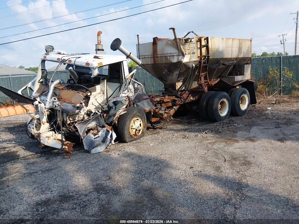 1M2AC07C83M007265 2003 MACK 600 photo no. 2