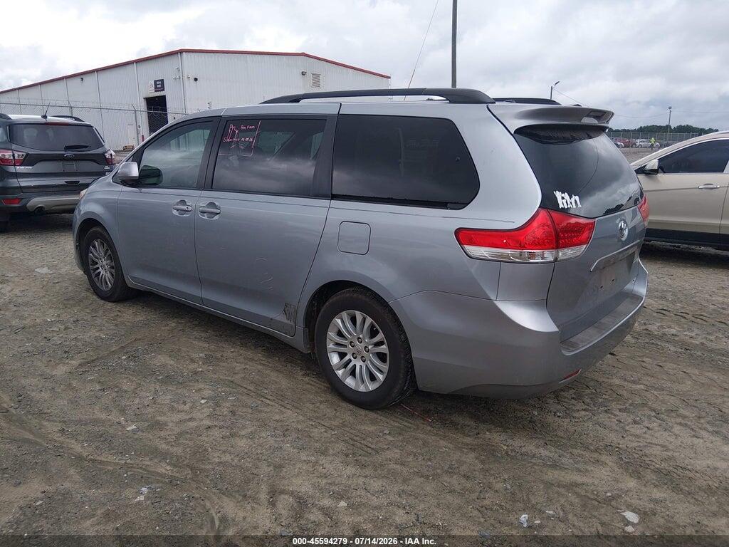 5TDYK3DC6BS068077 2011 TOYOTA SIENNA photo no. 3