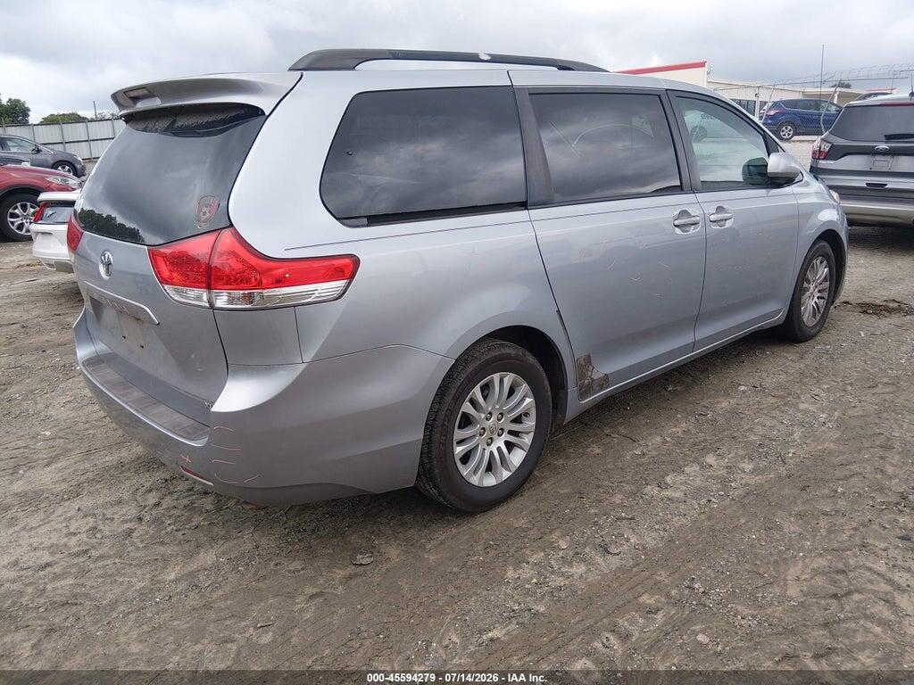 5TDYK3DC6BS068077 2011 TOYOTA SIENNA photo no. 4