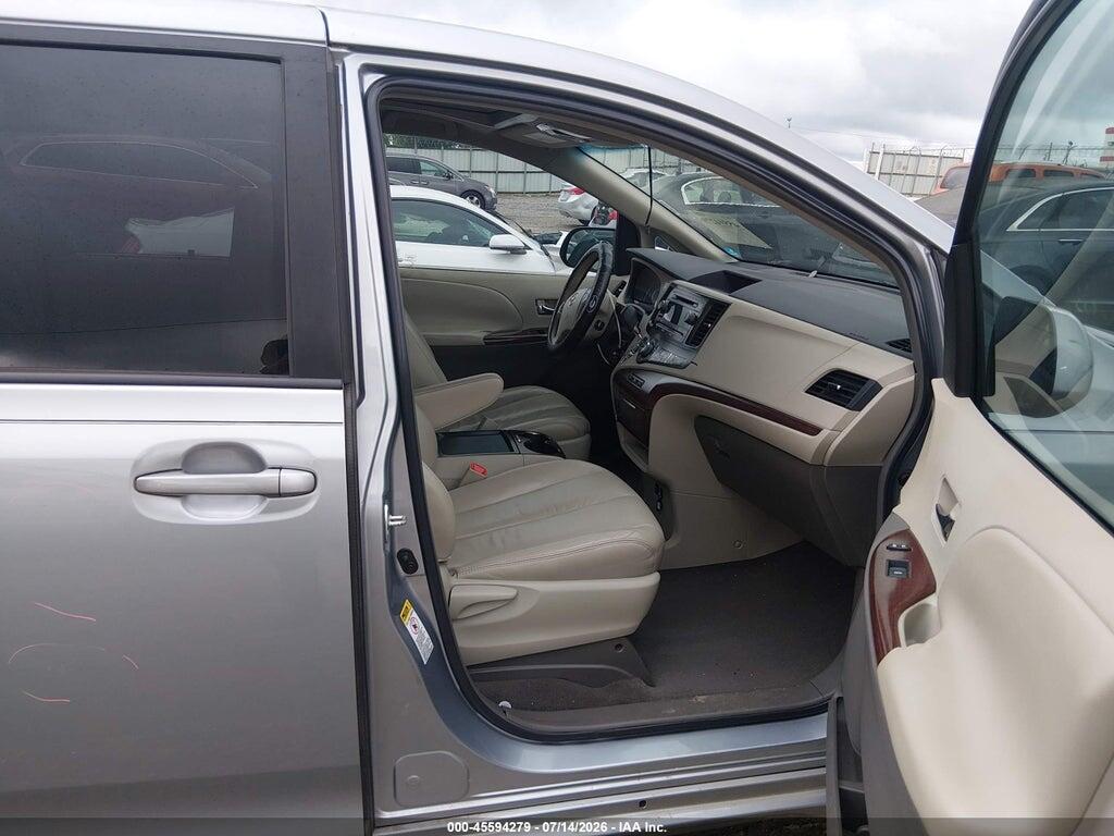 5TDYK3DC6BS068077 2011 TOYOTA SIENNA photo no. 5