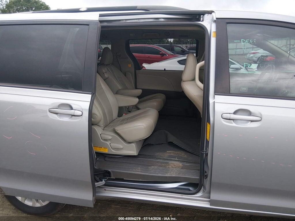 5TDYK3DC6BS068077 2011 TOYOTA SIENNA photo no. 8