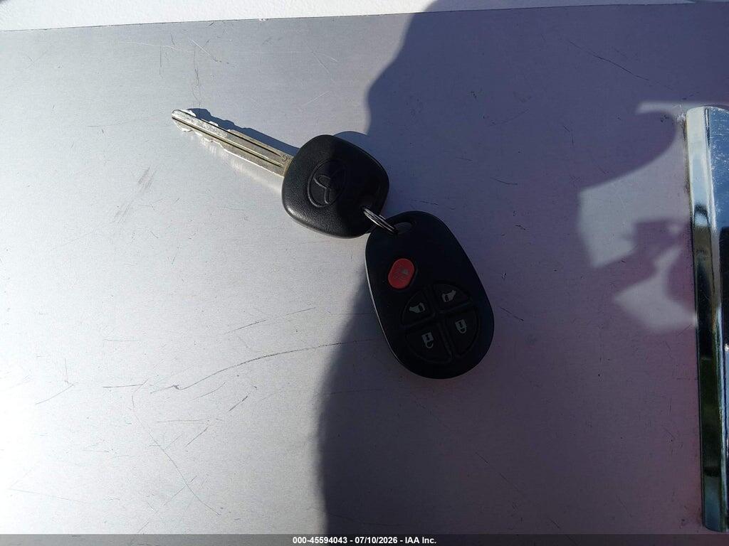 5TDJK3DC0BS012721 2011 TOYOTA SIENNA photo no. 11