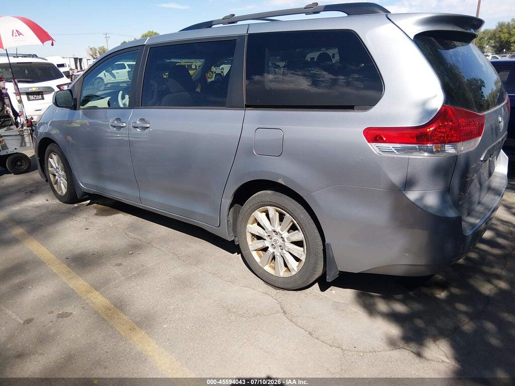 5TDJK3DC0BS012721 2011 TOYOTA SIENNA photo no. 3