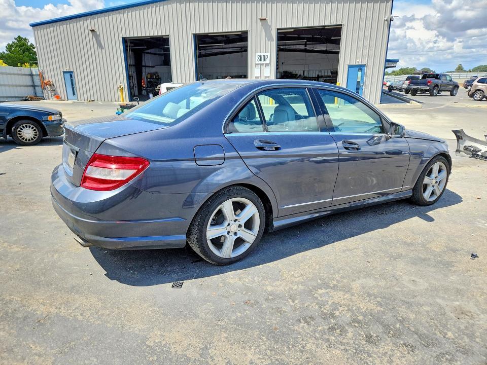 2011 MERCEDES-BENZ C 300 — Фото 3 из 13