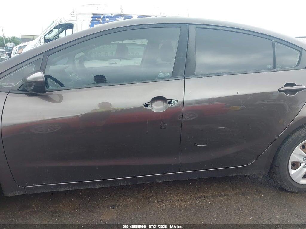 3KPFK4A77HE160743 2017 KIA FORTE photo no. 6