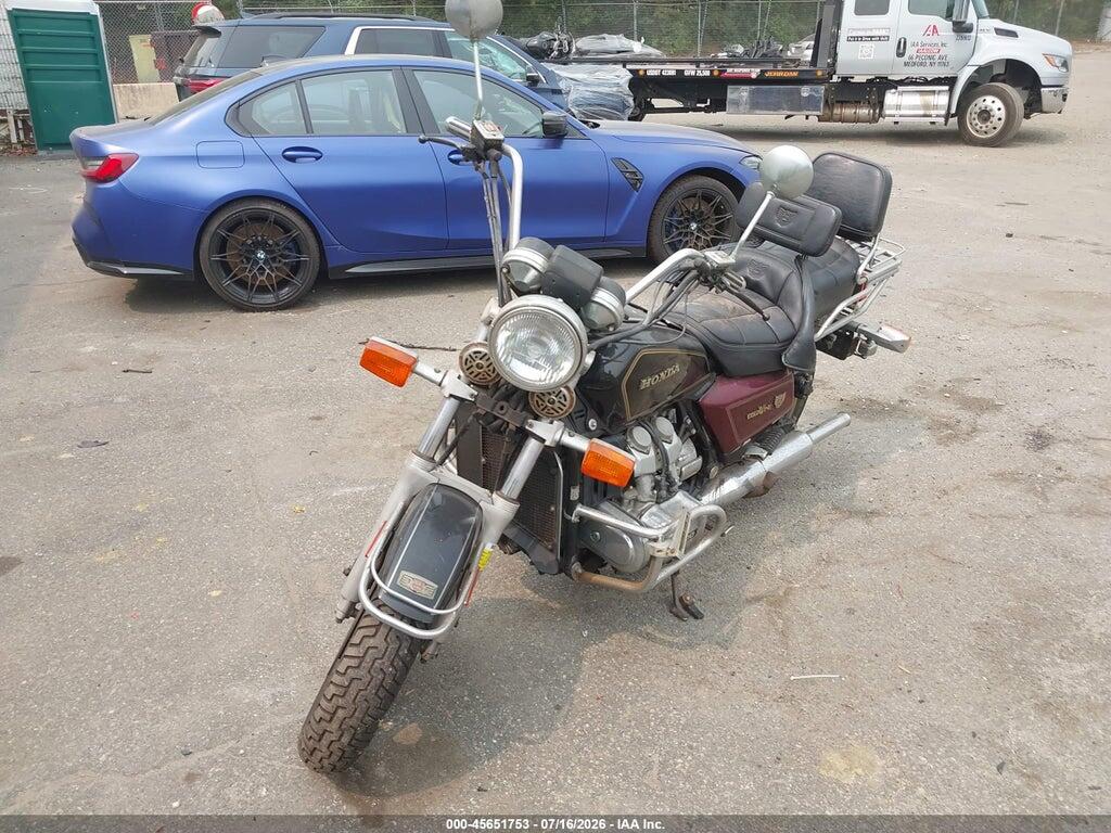 1HFSC1404EA000946 1984 HONDA GL1200 photo no. 2