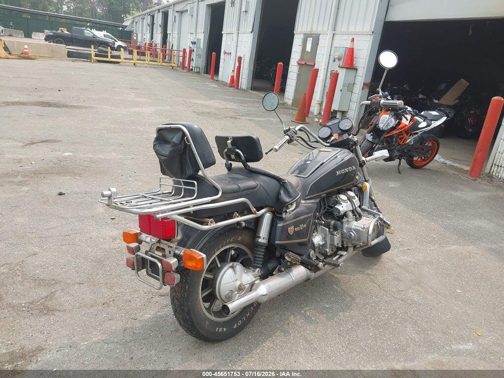 1HFSC1404EA000946 1984 HONDA GL1200 photo no. 4