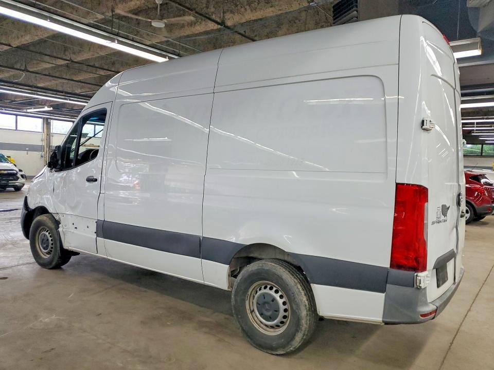 2021 MERCEDES-BENZ SPRINTER 2500 — Фото 2 из 13