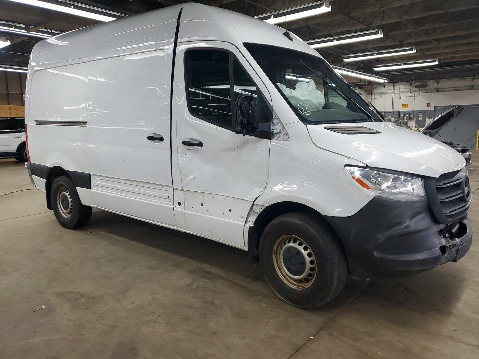 2021 MERCEDES-BENZ SPRINTER 2500 — Фото 4 из 13