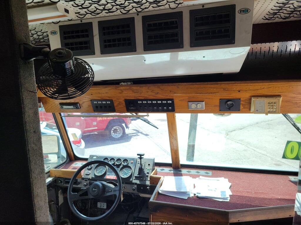 4UZA5FBC2YCG83263 2000 FREIGHTLINER CHASSIS photo no. 11