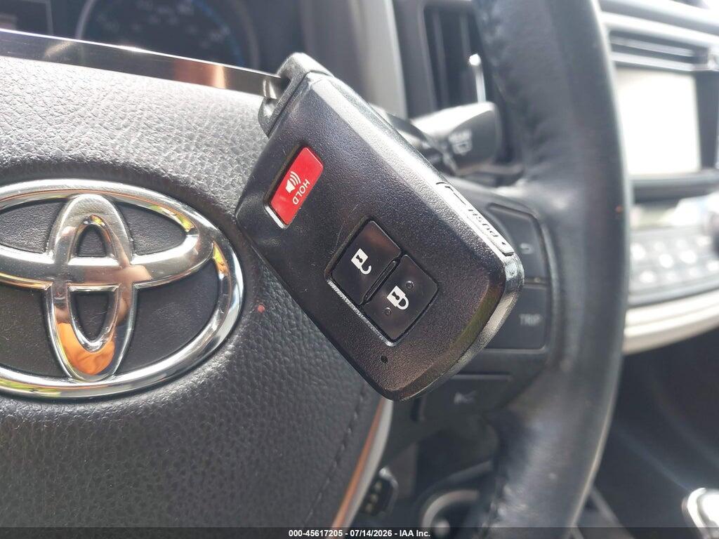 2T3RFREV9JW711837 2018 TOYOTA RAV4 photo no. 11