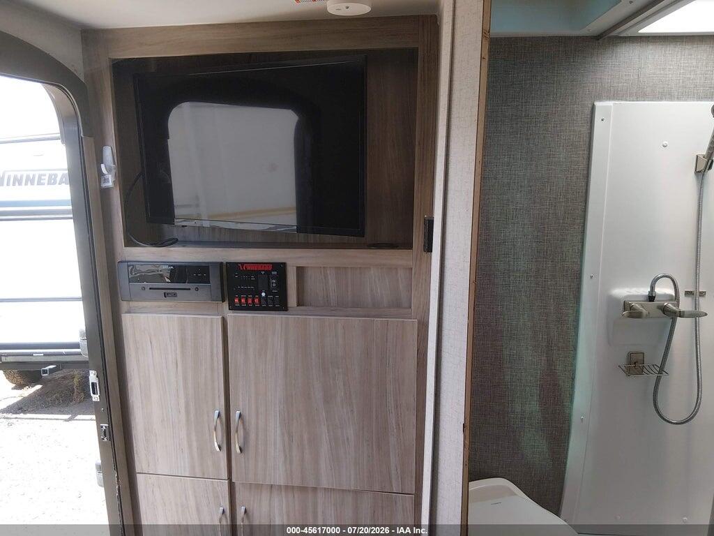 54CTM2F23N3058566 2022 WINNEBAGO M-1708FB photo no. 8