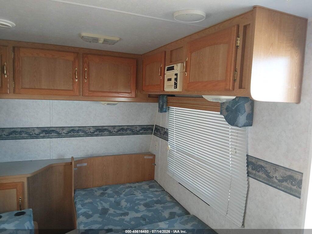 1SN200N201F002034 2001 NOMAD SCOUT photo no. 10