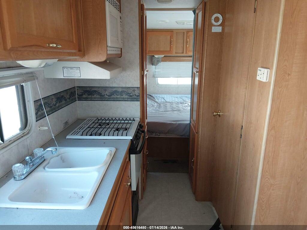 1SN200N201F002034 2001 NOMAD SCOUT photo no. 5
