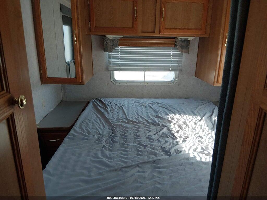1SN200N201F002034 2001 NOMAD SCOUT photo no. 8