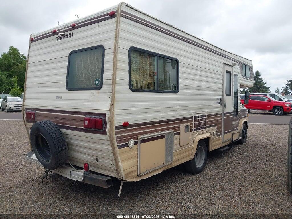 2GBJG31M4E4176793 1984 CHEVROLET G30 photo no. 4