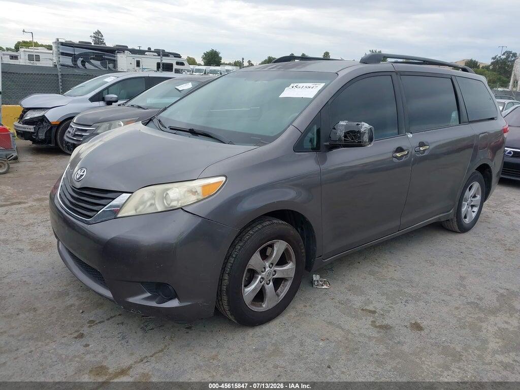5TDKA3DCXBS006643 2011 TOYOTA SIENNA photo no. 2