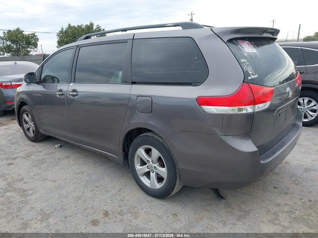 5TDKA3DCXBS006643 2011 TOYOTA SIENNA photo no. 3