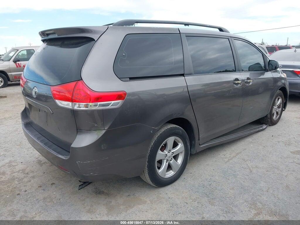5TDKA3DCXBS006643 2011 TOYOTA SIENNA photo no. 4