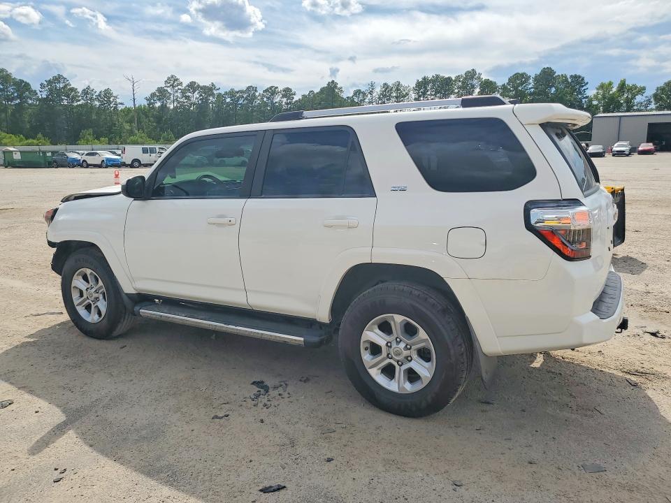 2021 TOYOTA 4RUNNER SR5 — Фото 2 из 14