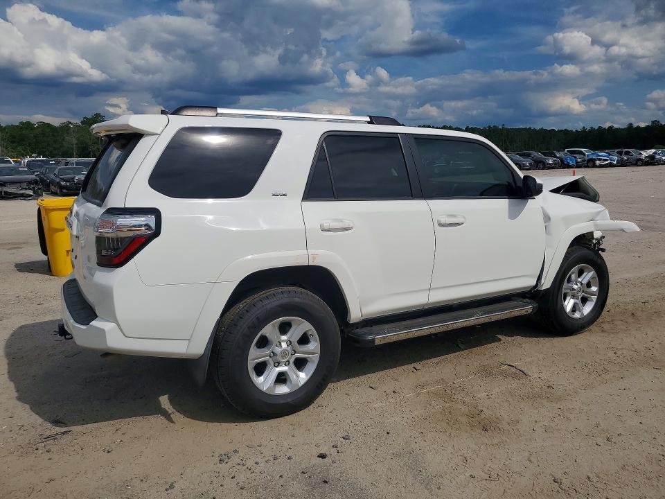 2021 TOYOTA 4RUNNER SR5 — Фото 3 из 14