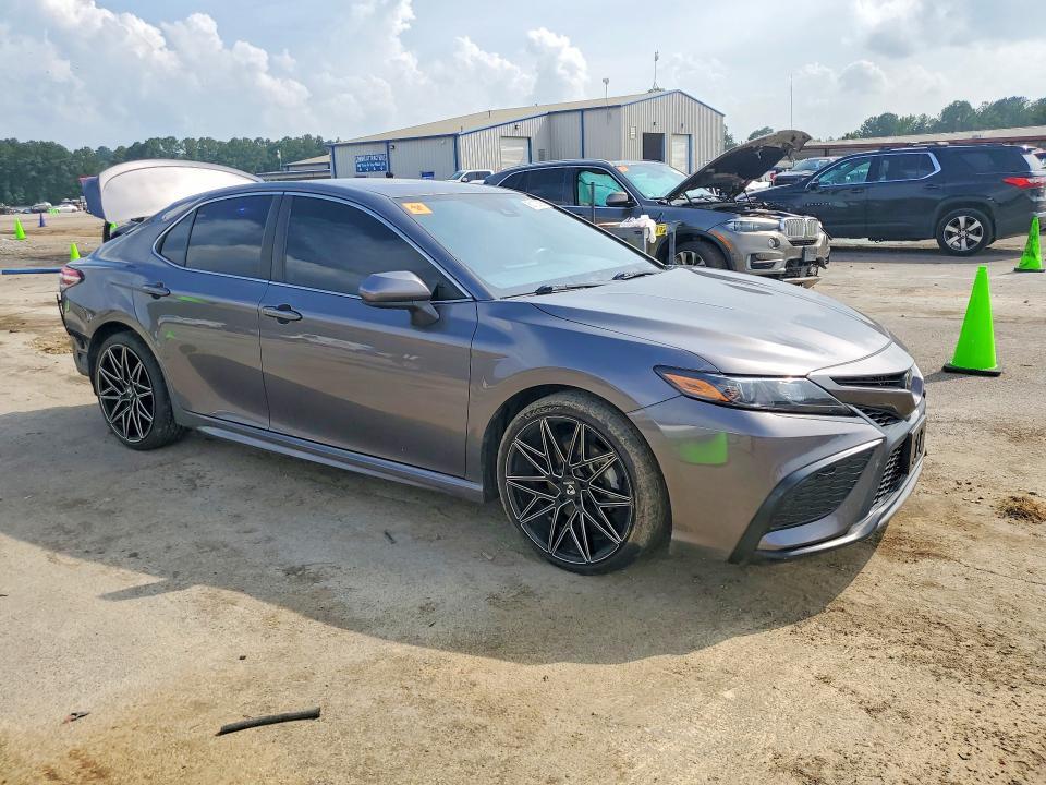 4T1G11AK5MU563086 2021 TOYOTA CAMRY photo no. 4