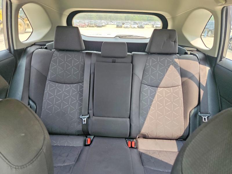 2021 TOYOTA RAV4 XLE — Фото 10 из 14