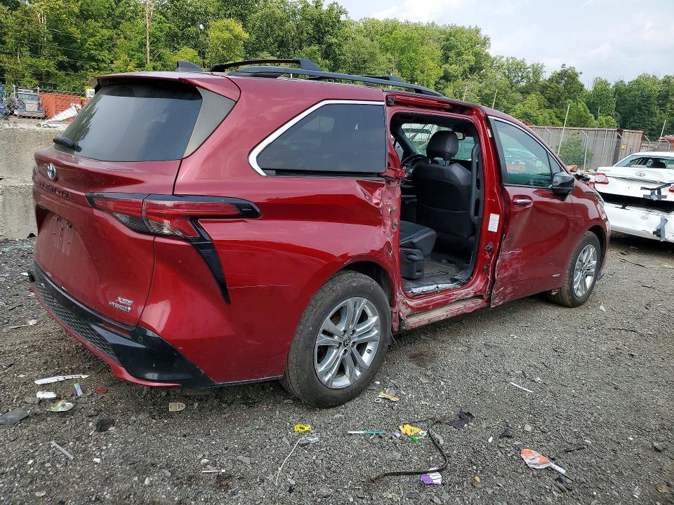 2021 TOYOTA SIENNA XSE — Фото 3 из 13