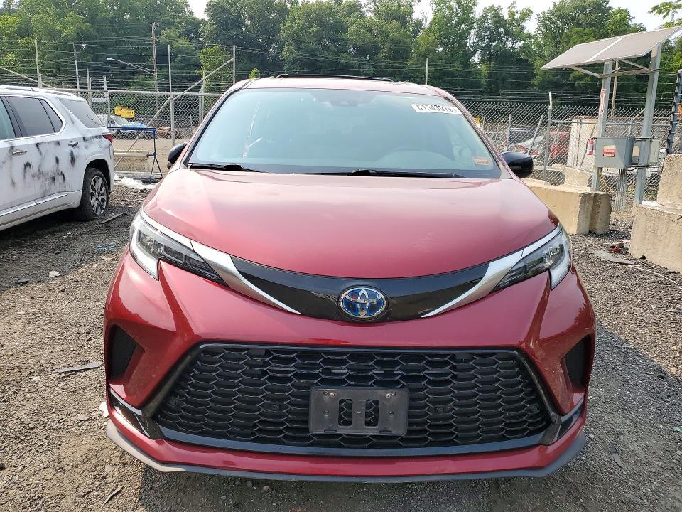 2021 TOYOTA SIENNA XSE — Фото 5 из 13