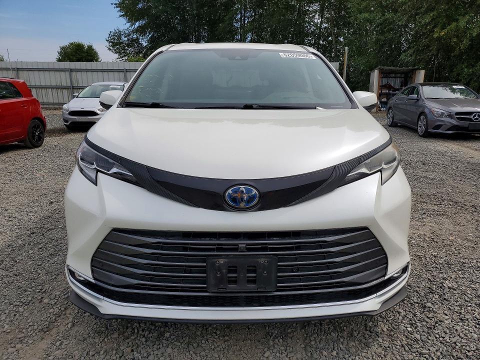 2021 TOYOTA SIENNA PLATINUM 7-PASSENGER — Фото 5 из 14