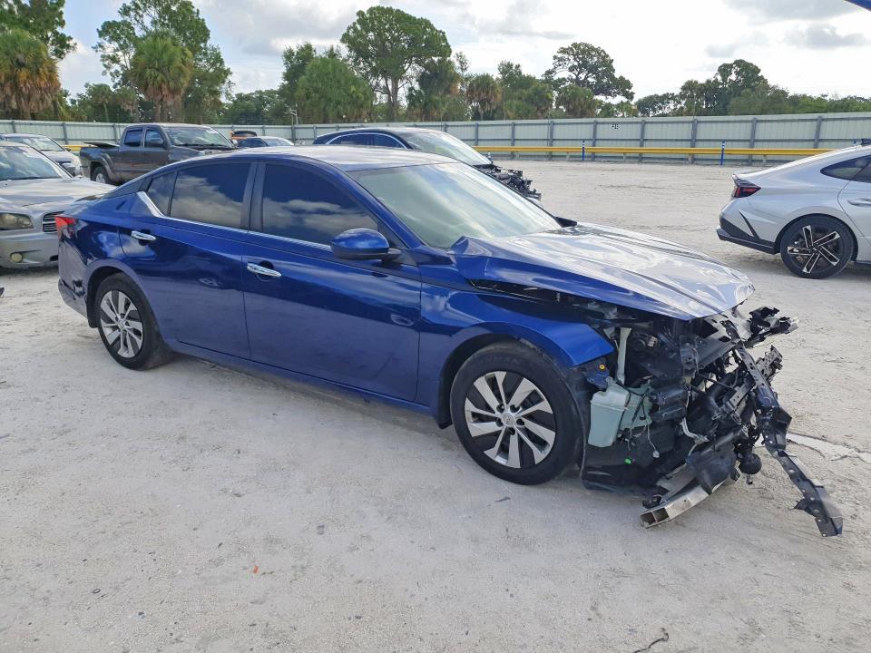2019 NISSAN ALTIMA S — Фото 4 из 12