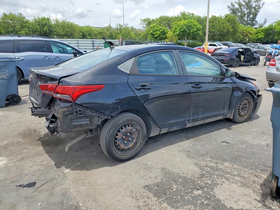 3KPC24A32JE019813 2018 HYUNDAI ACCENT photo no. 3