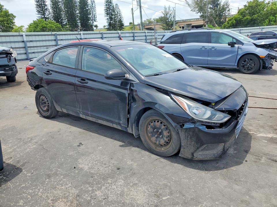 3KPC24A32JE019813 2018 HYUNDAI ACCENT photo no. 4