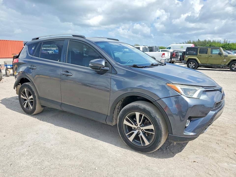 2T3WFREV2HW377793 2017 TOYOTA RAV4 photo no. 4