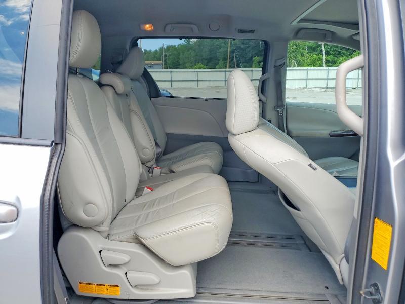 5TDYK3DC5BS007562 2011 TOYOTA SIENNA photo no. 11