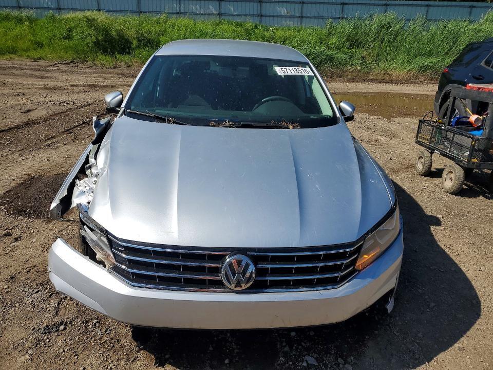 1VWAT7A32HC057854 2017 VOLKSWAGEN PASSAT photo no. 5
