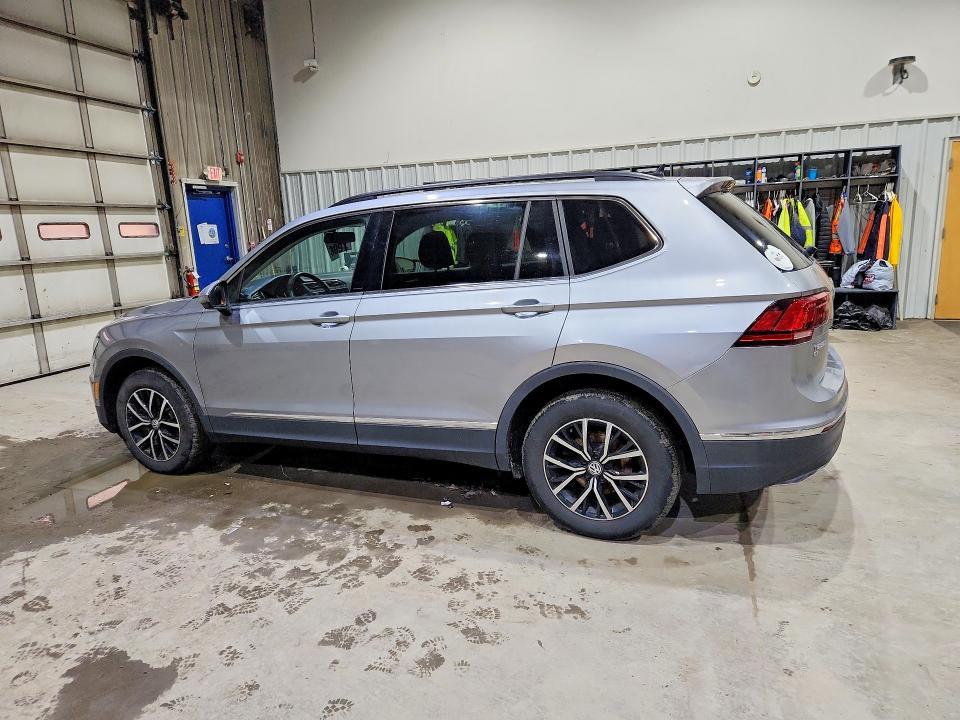2021 VOLKSWAGEN TIGUAN SE — Фото 2 из 13
